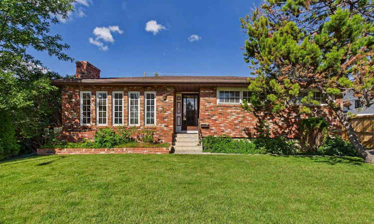 5 Chisholm Crescent NW