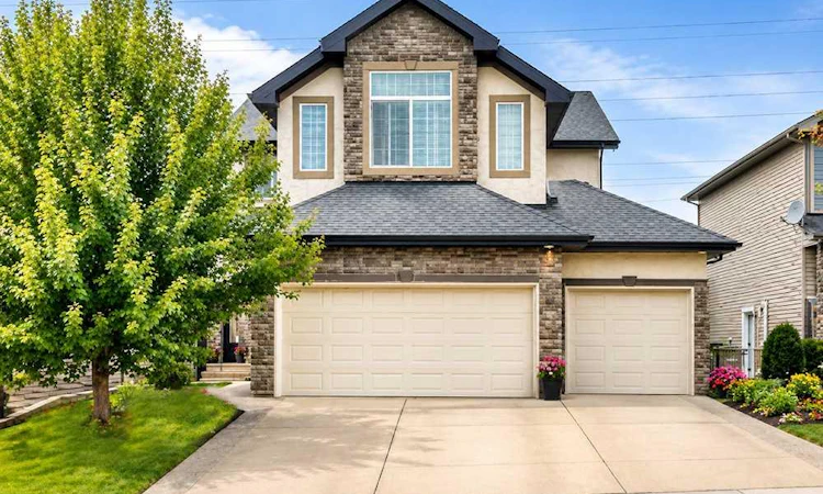 212 Aspenmere Close