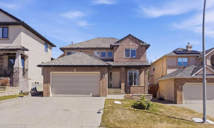 18 Royal Crest Way NW