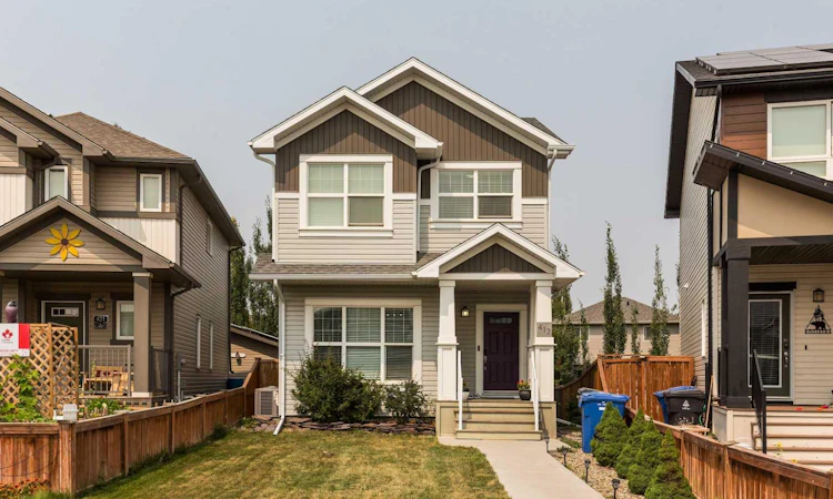 417 Moonlight Way W