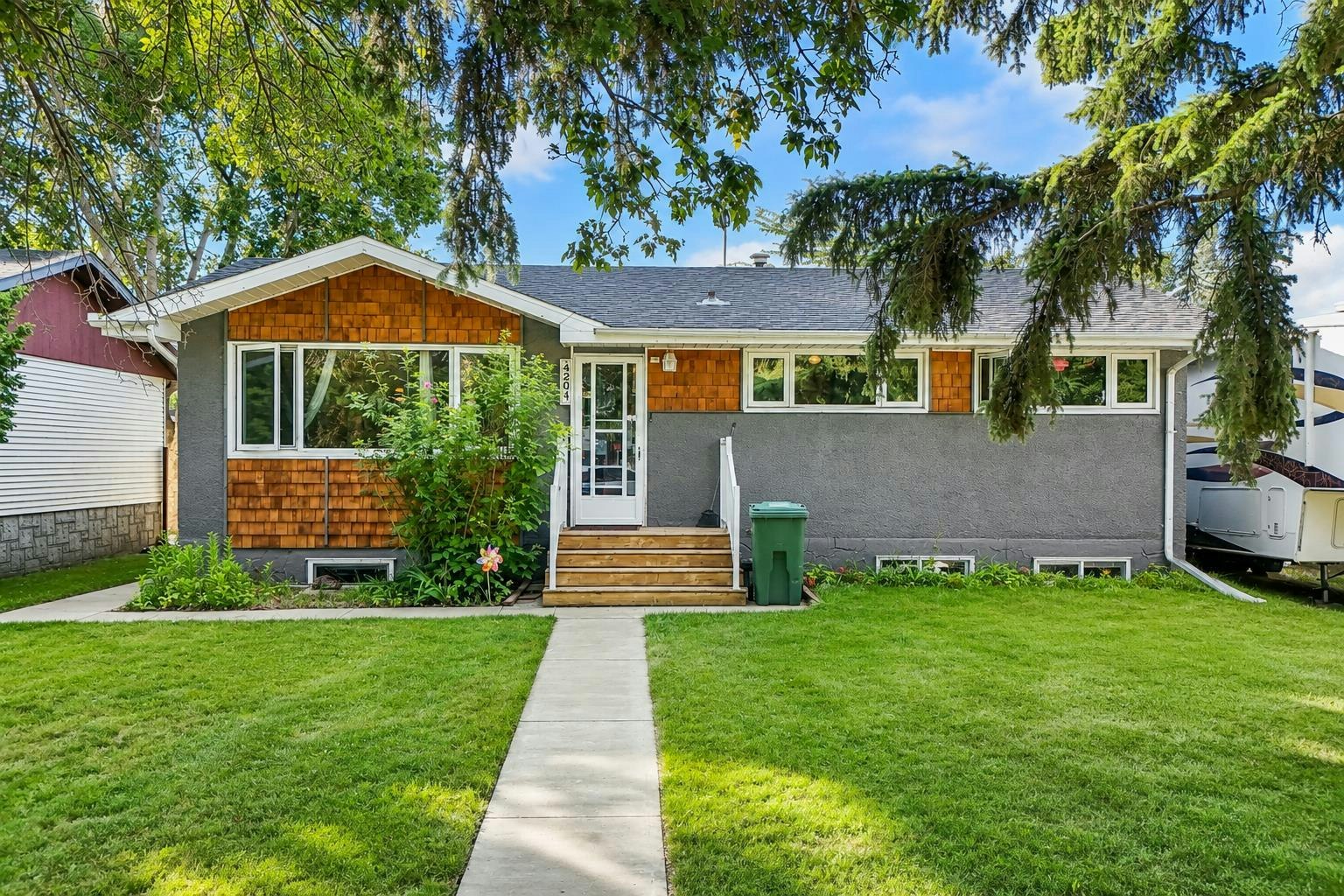 4204 45 Street, Ponoka, AB, T4J 1P7