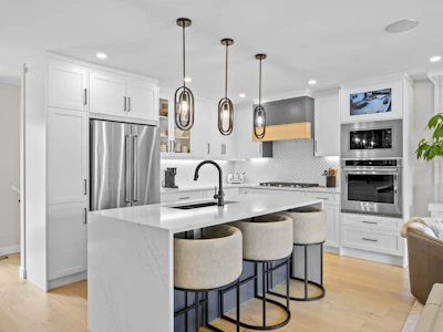 67 Hollyburn Road SW - 2