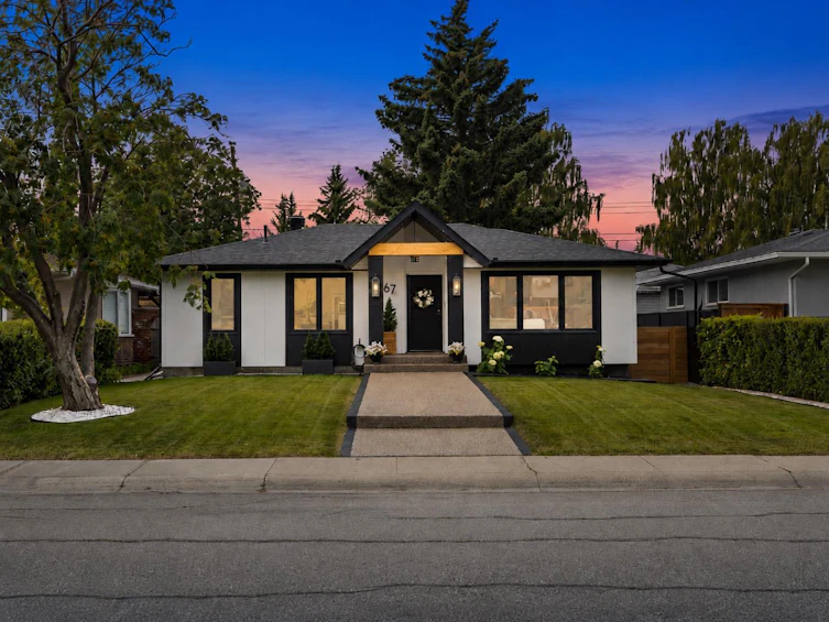 67 Hollyburn Road SW, Calgary, AB, T2V 3H2