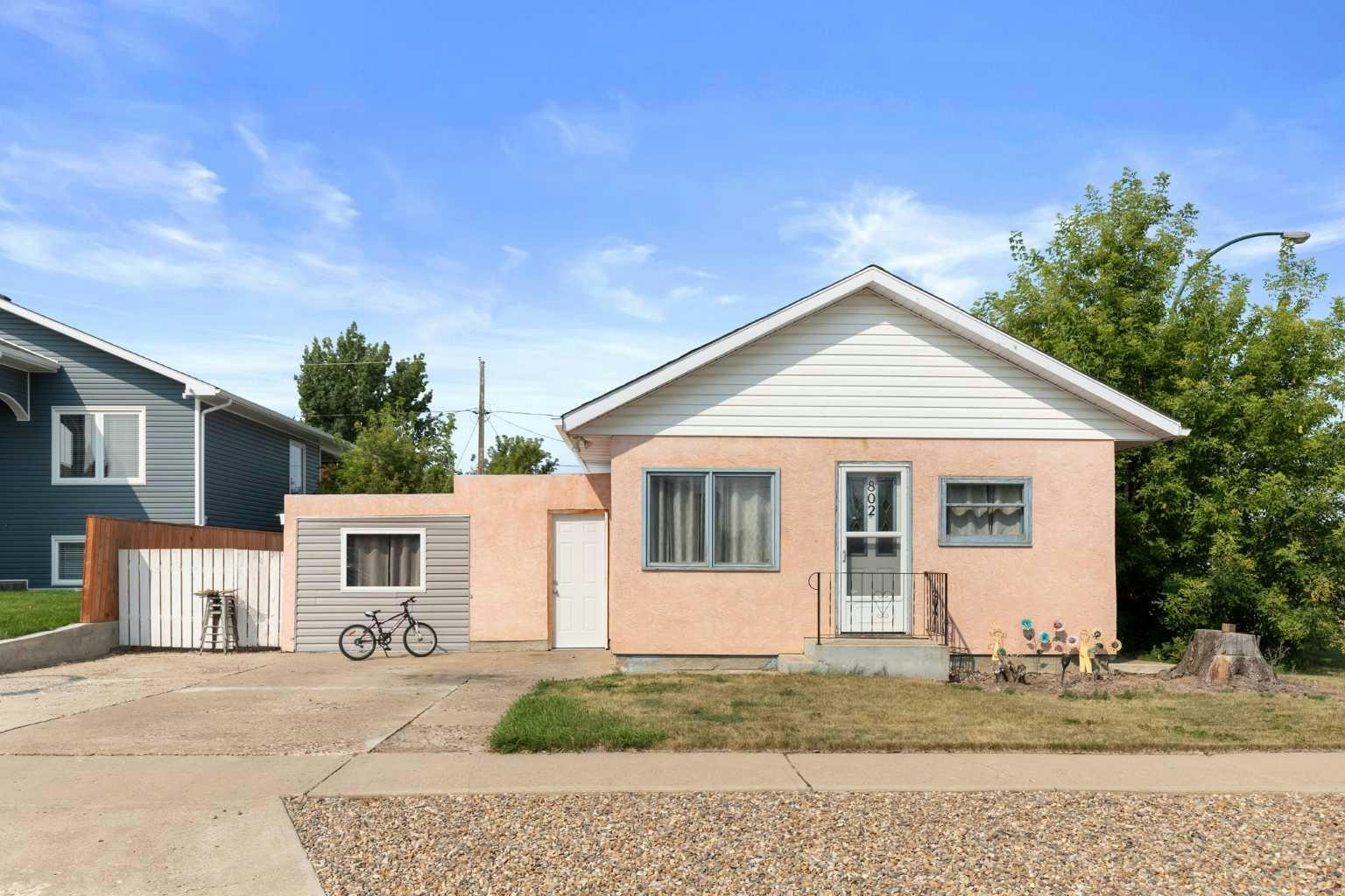 802 2 Street SE, Redcliff, AB, T0J 2P0