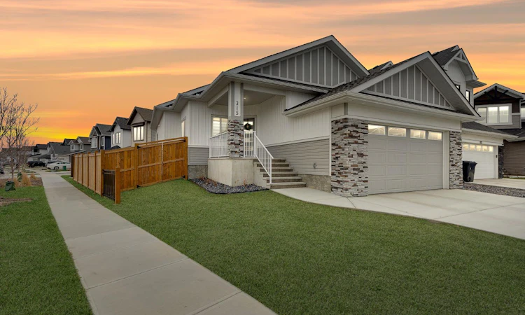 315 Monterey Place SE