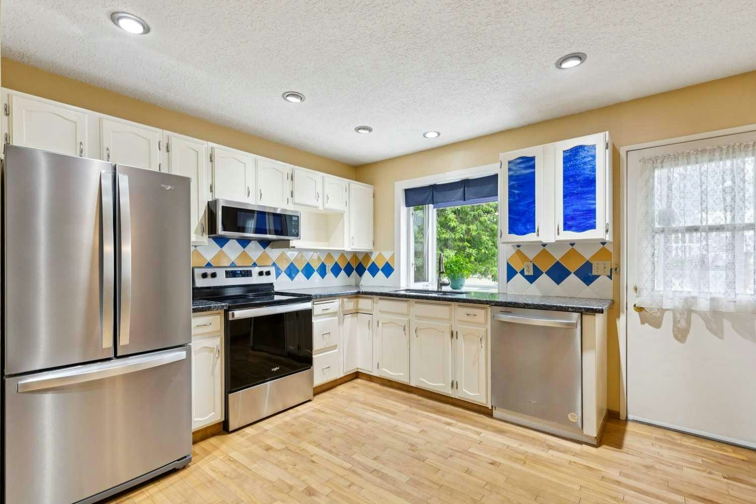 107 Bermuda Drive NW, Calgary, AB, T3K 1H6