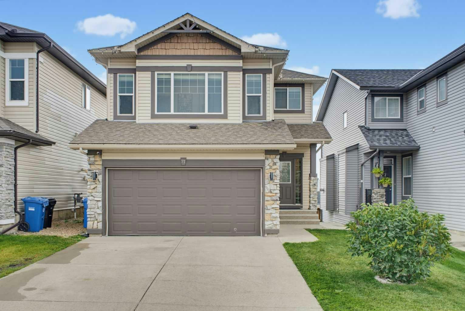 71 Pantego Way NW, Calgary, AB, T3K 0C3
