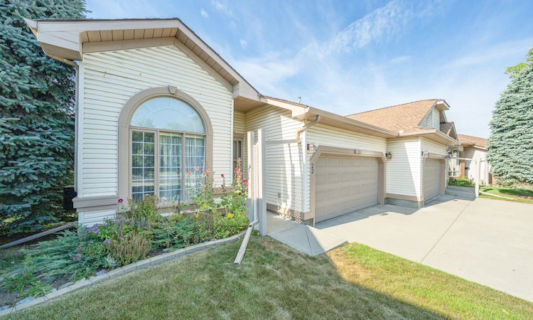 22 Douglas Woods Park SE
