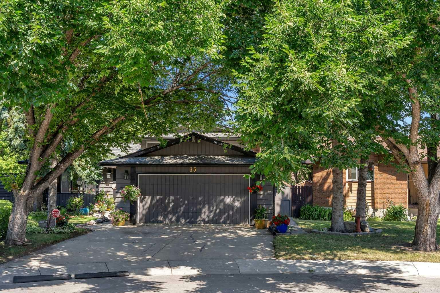 35 Rundlemere Place NE, Calgary, AB, T1Y 3K4