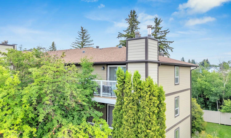 301-71 Cosgrove Crescent