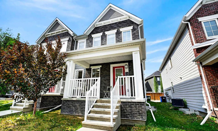 30 Yorkville Boulevard SW