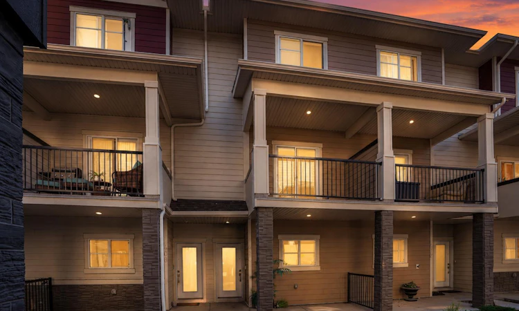 410-95 Skyview Close NE