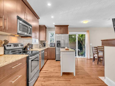 2-821 Mcdougall Road NE - 2