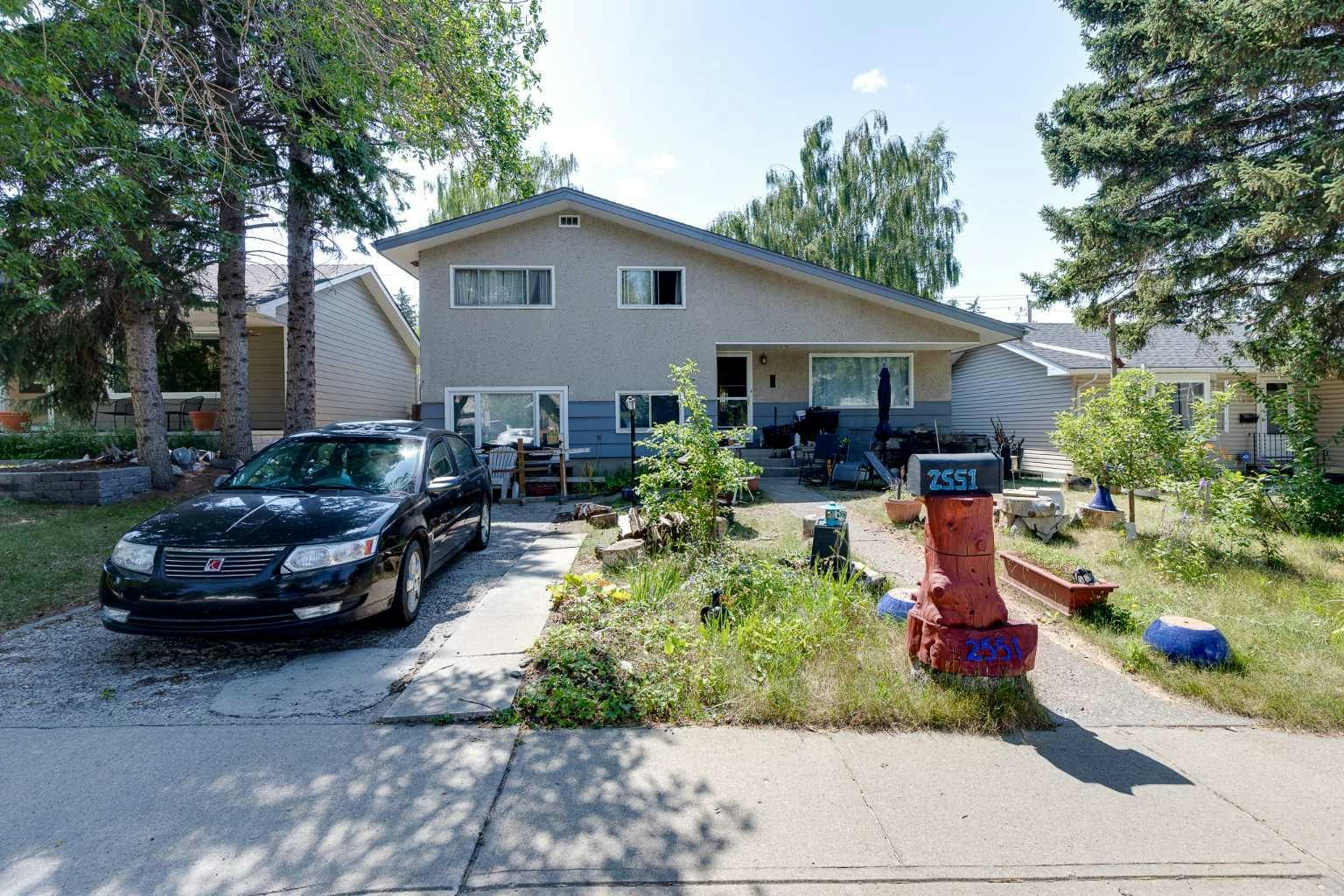 2551 Chicoutimi Drive NW, Calgary, AB, T2L 0W4