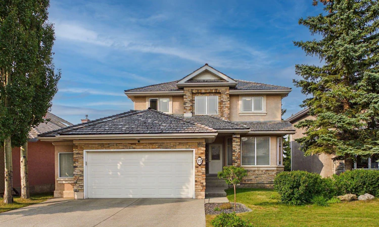 15 Royal Crest Terrace NW