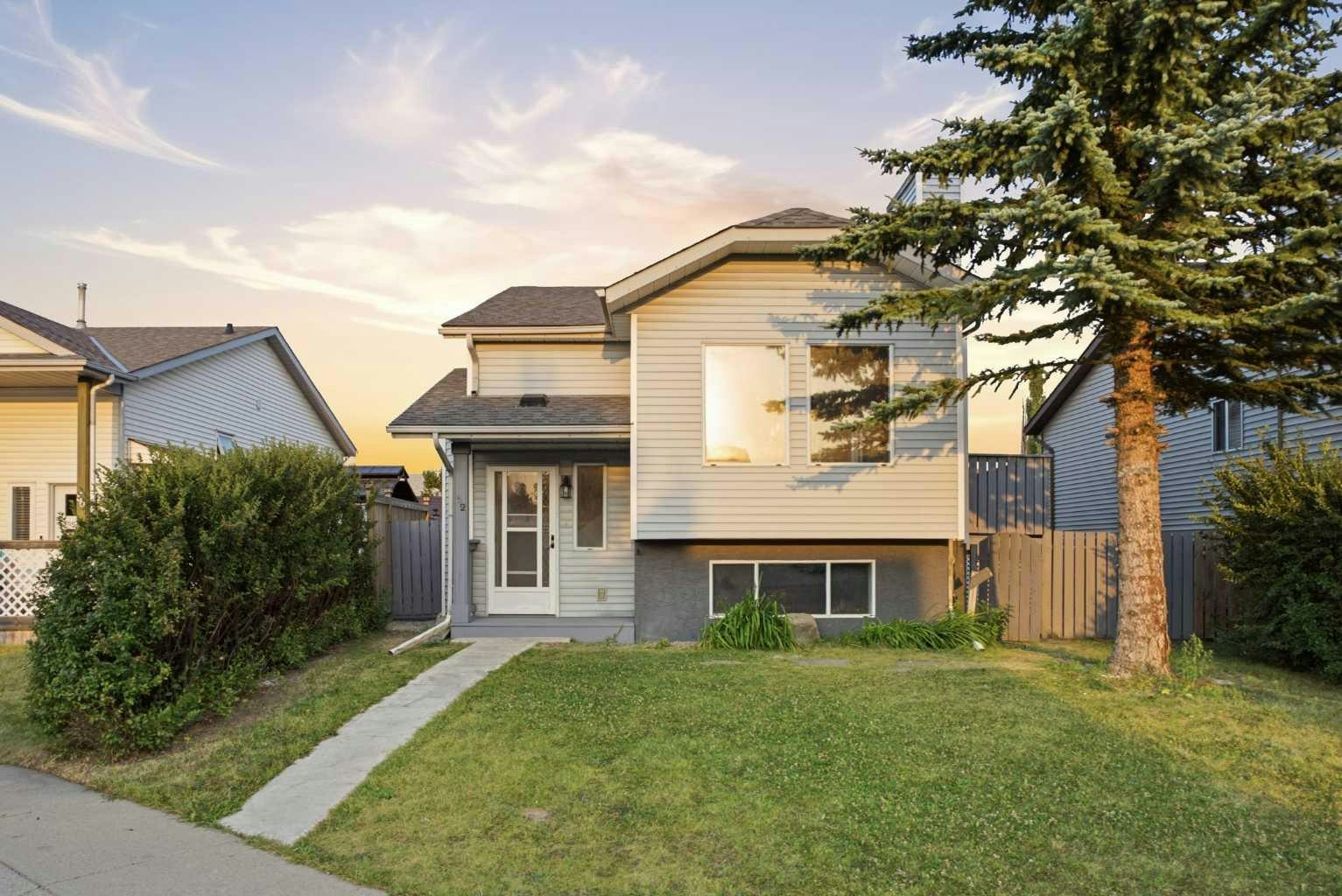 52 Erin Meadows Court SE, Calgary, AB, T2B 2Z7