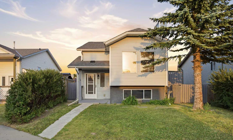 52 Erin Meadows Court SE