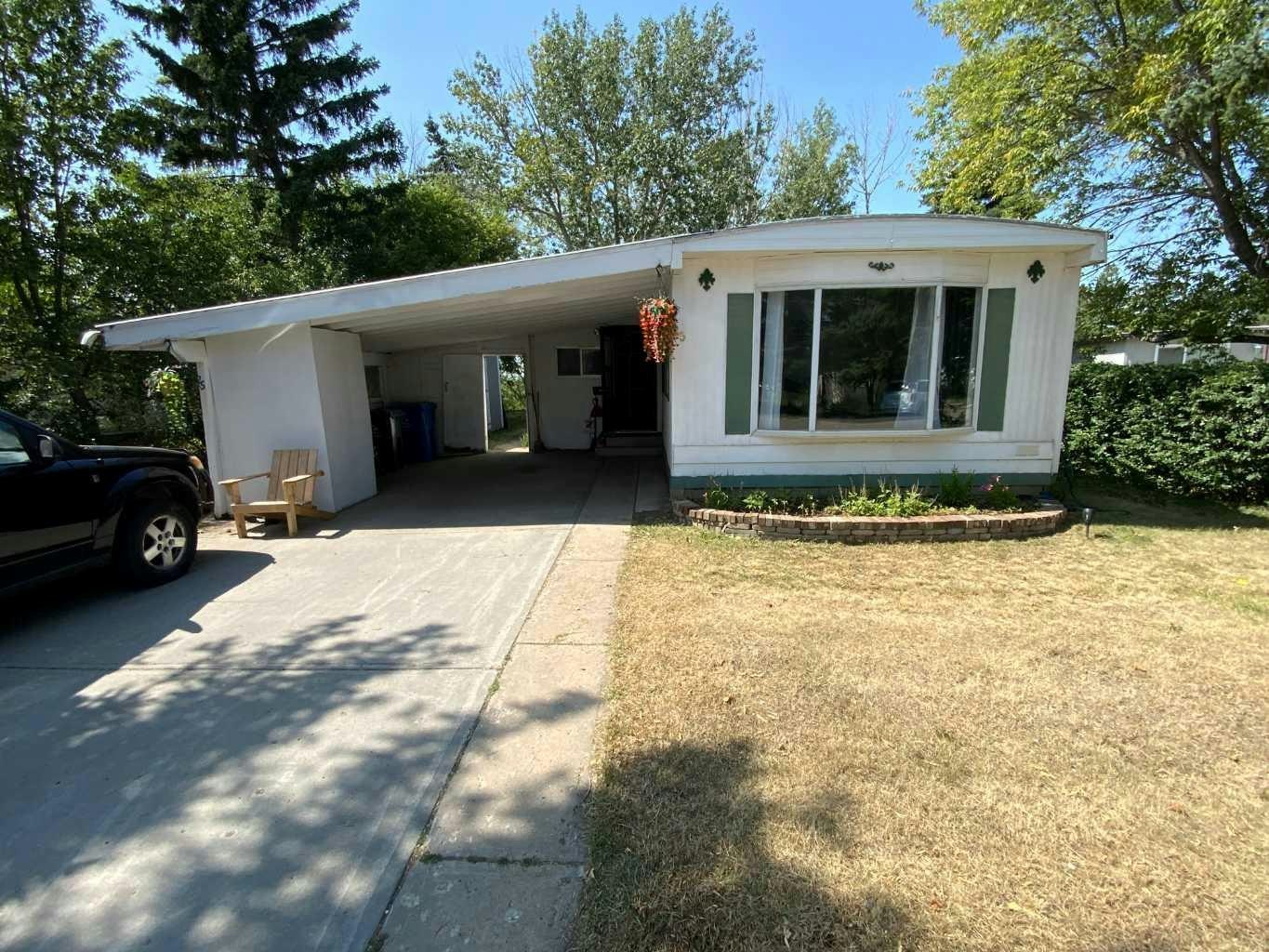 25 Mobile Drive NE, Three Hills, AB, T0M 2A0