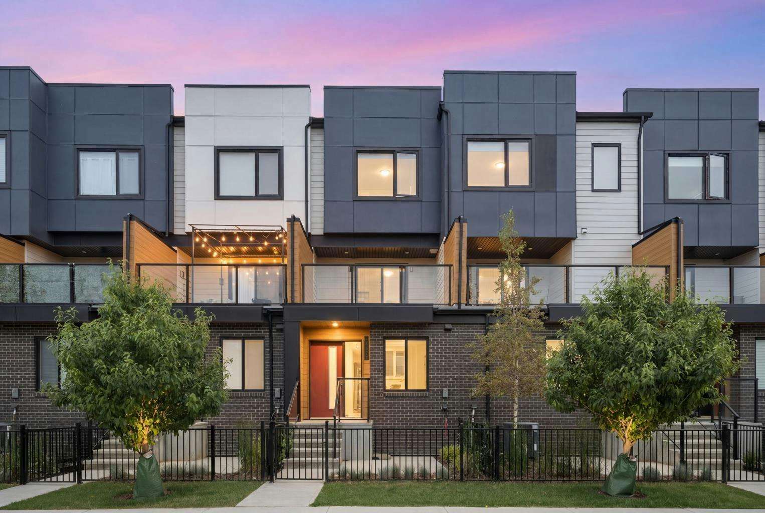 8528 21 Avenue SE, Calgary, AB, T2A 7W8
