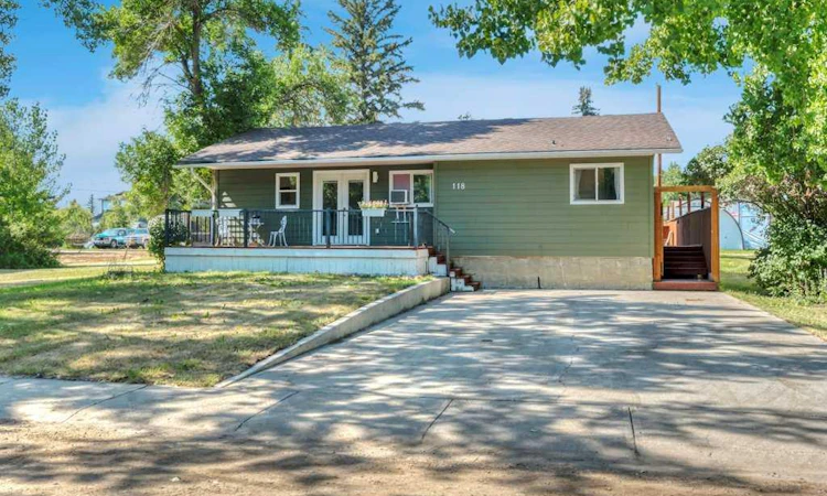118 3rd Avenue E