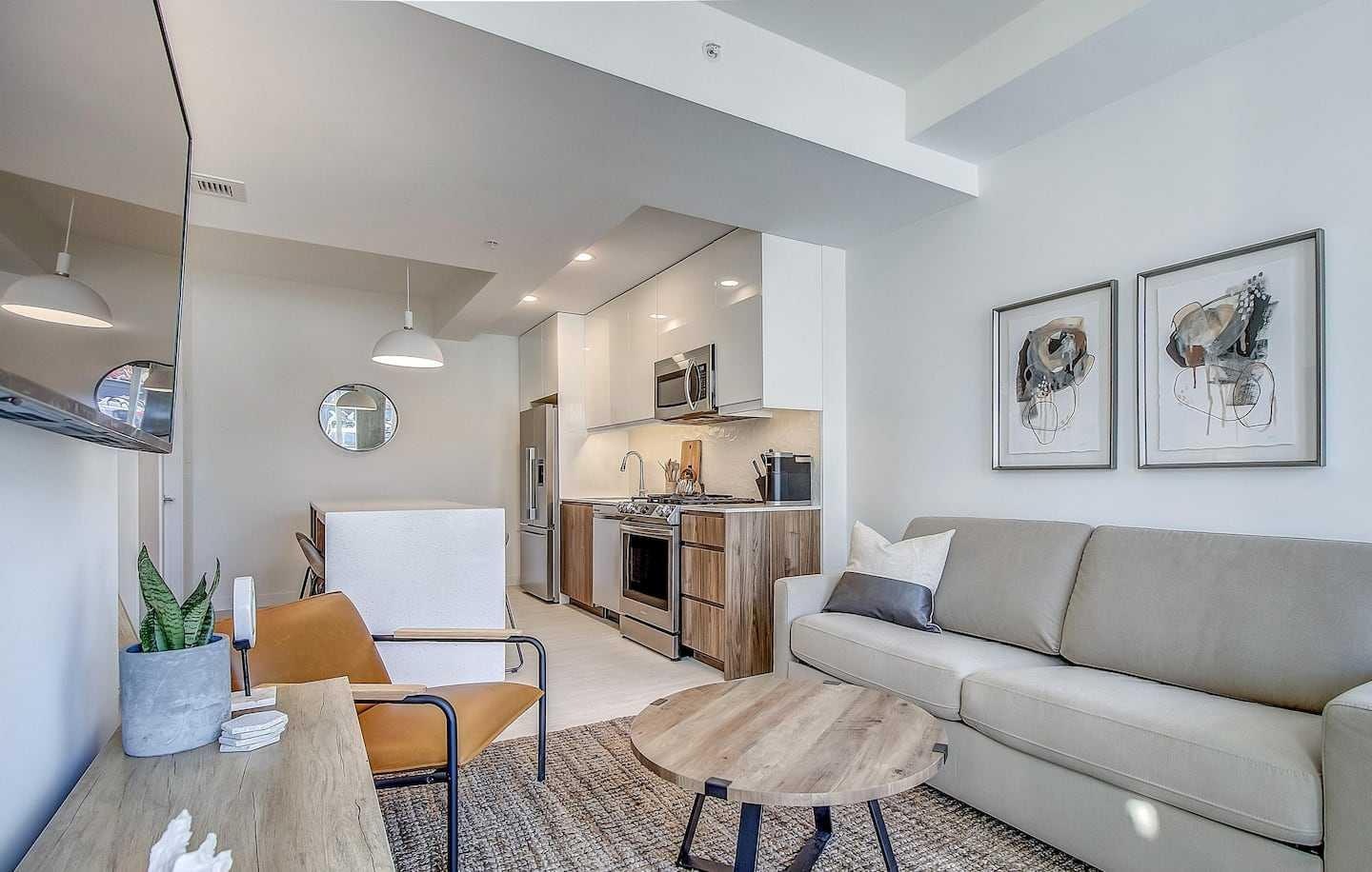 325R-327 9a Street NW, Calgary, AB, T2N 1T7