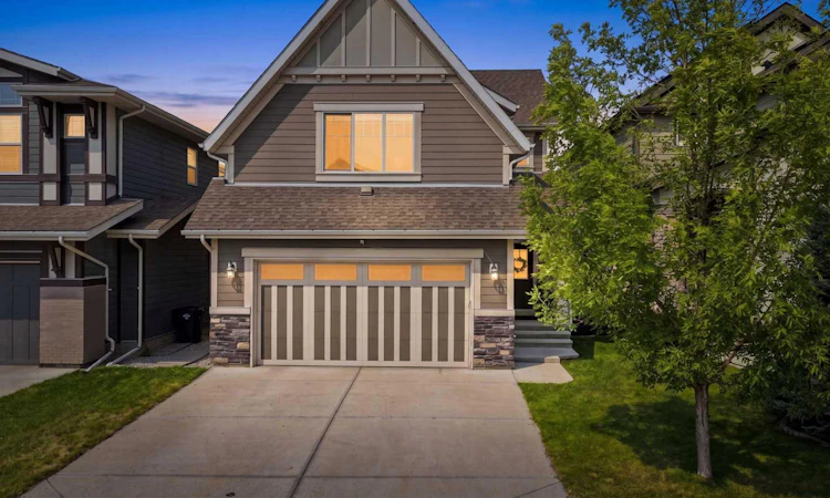 12 Masters Court SE