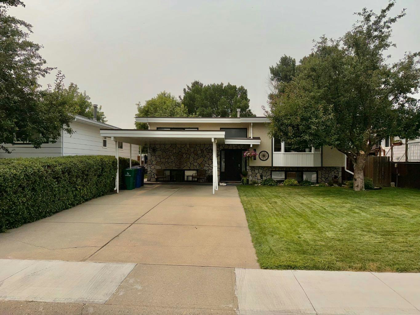 1914 17 Street N, Lethbridge, AB, T1H 4X8