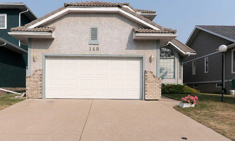 140 Santana Mews NW