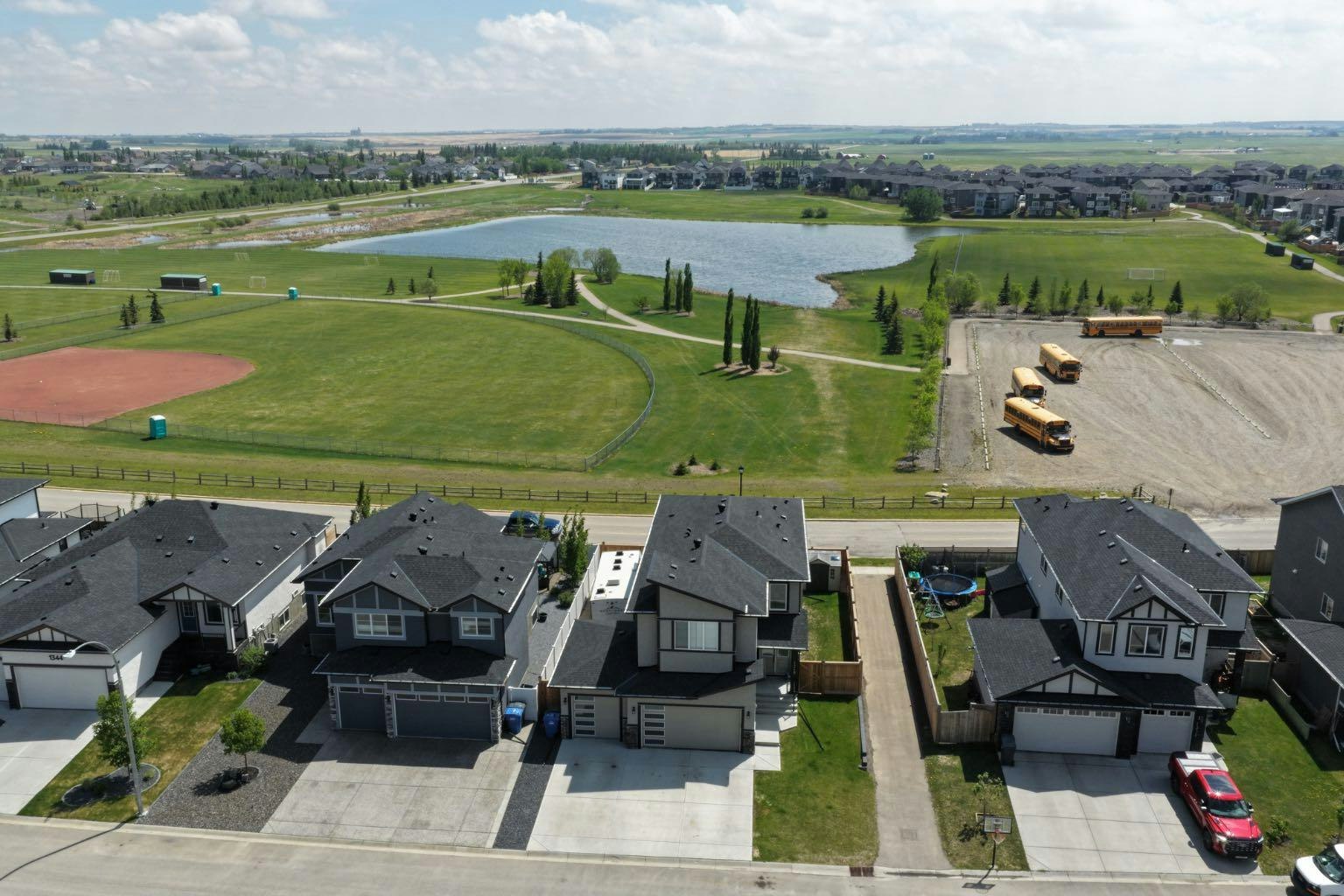 1340 Lackner Boulevard, Carstairs, AB, T0M 0N0