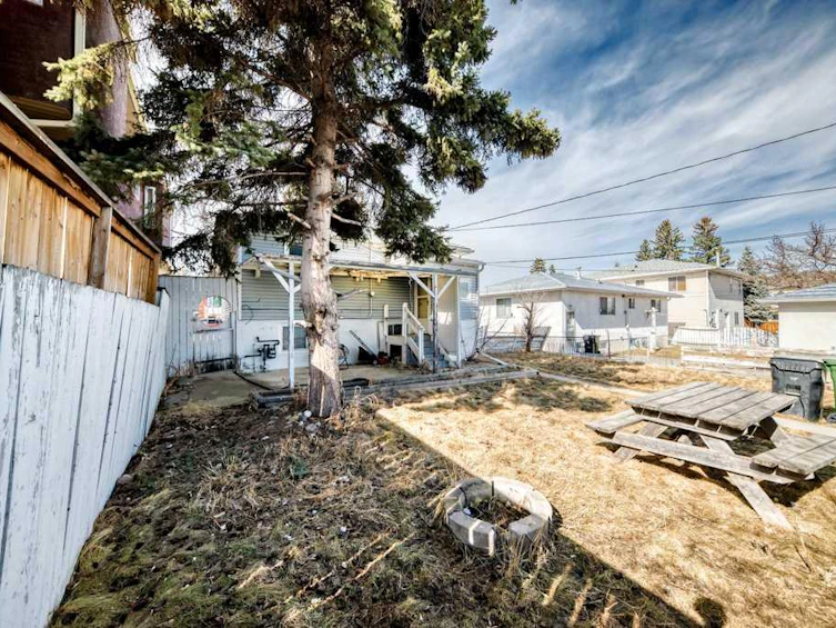 1610 40 Street SW, Calgary, AB, T3C 1W9 - 40
