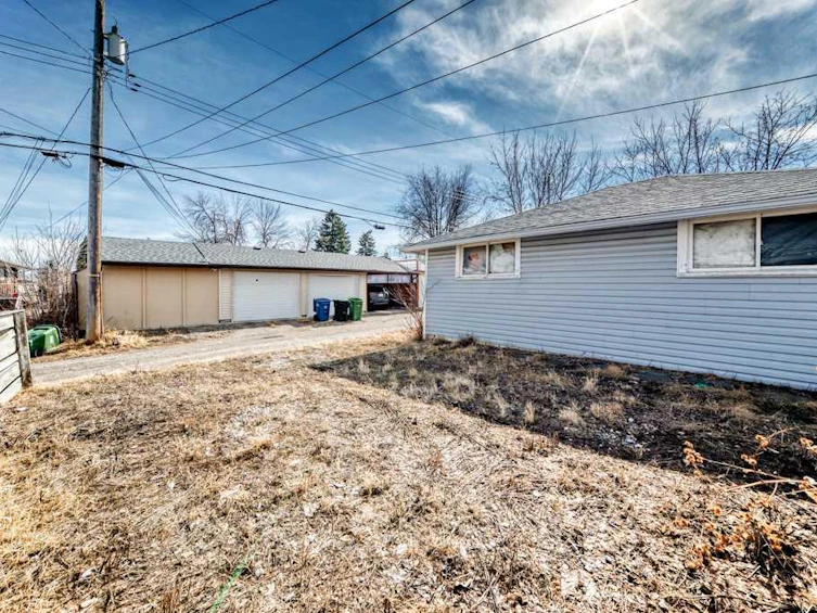 1610 40 Street SW, Calgary, AB, T3C 1W9 - 41
