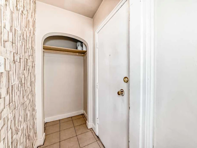 1610 40 Street SW, Calgary, AB, T3C 1W9 - 9