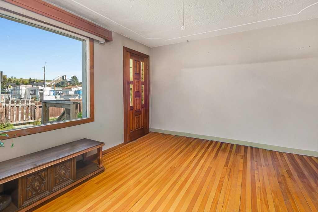4503 Bowness Road NW, Calgary, AB, T3B 0A9 - 10