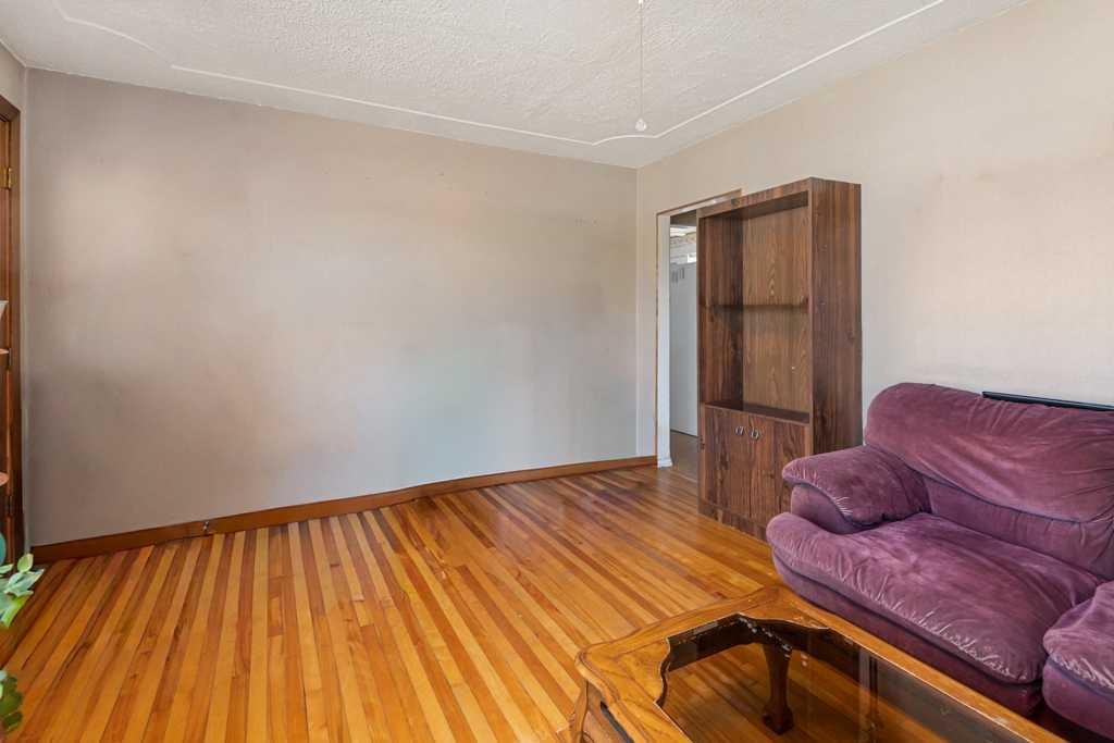 4503 Bowness Road NW, Calgary, AB, T3B 0A9 - 9
