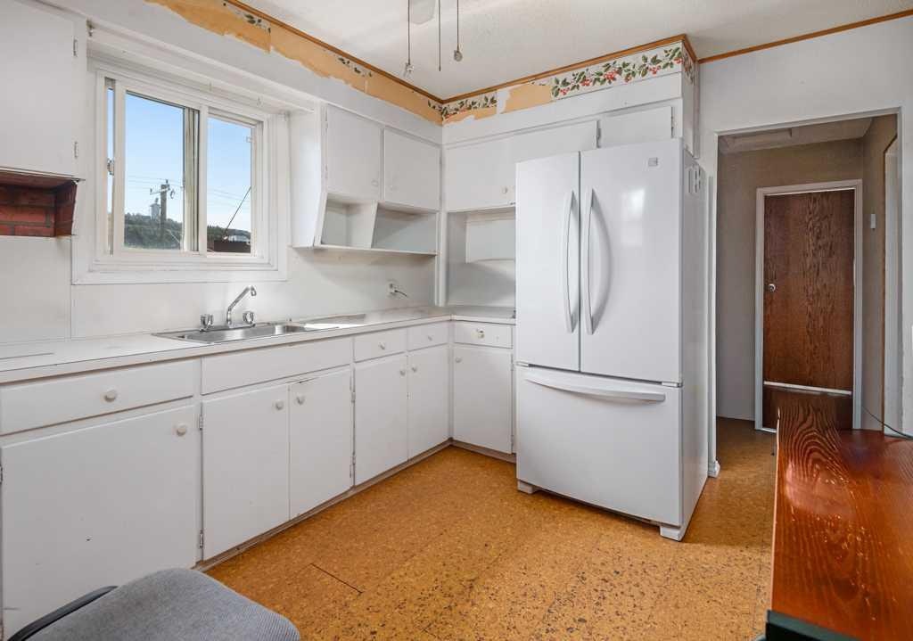 4503 Bowness Road NW, Calgary, AB, T3B 0A9 - 12