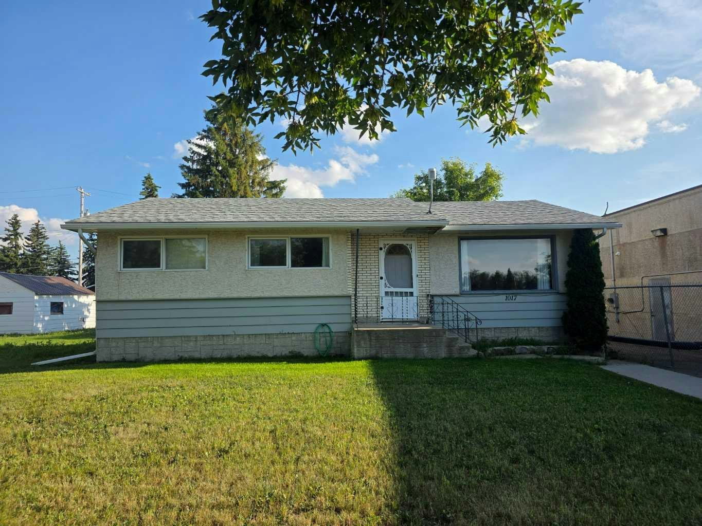 1017 12 Avenue, Wainwright, AB, T9W 1E8