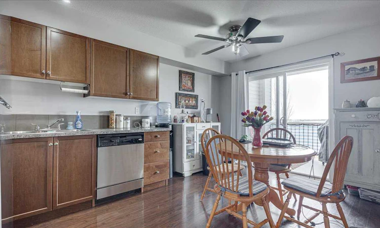 410-3 Broadway Rise