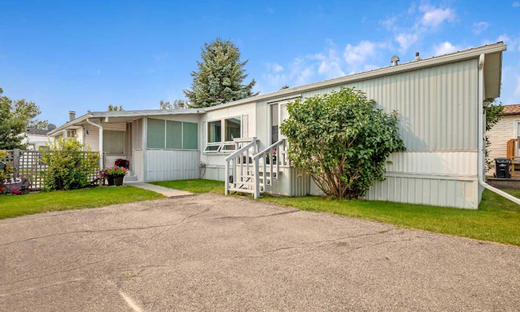 215 Homestead Close