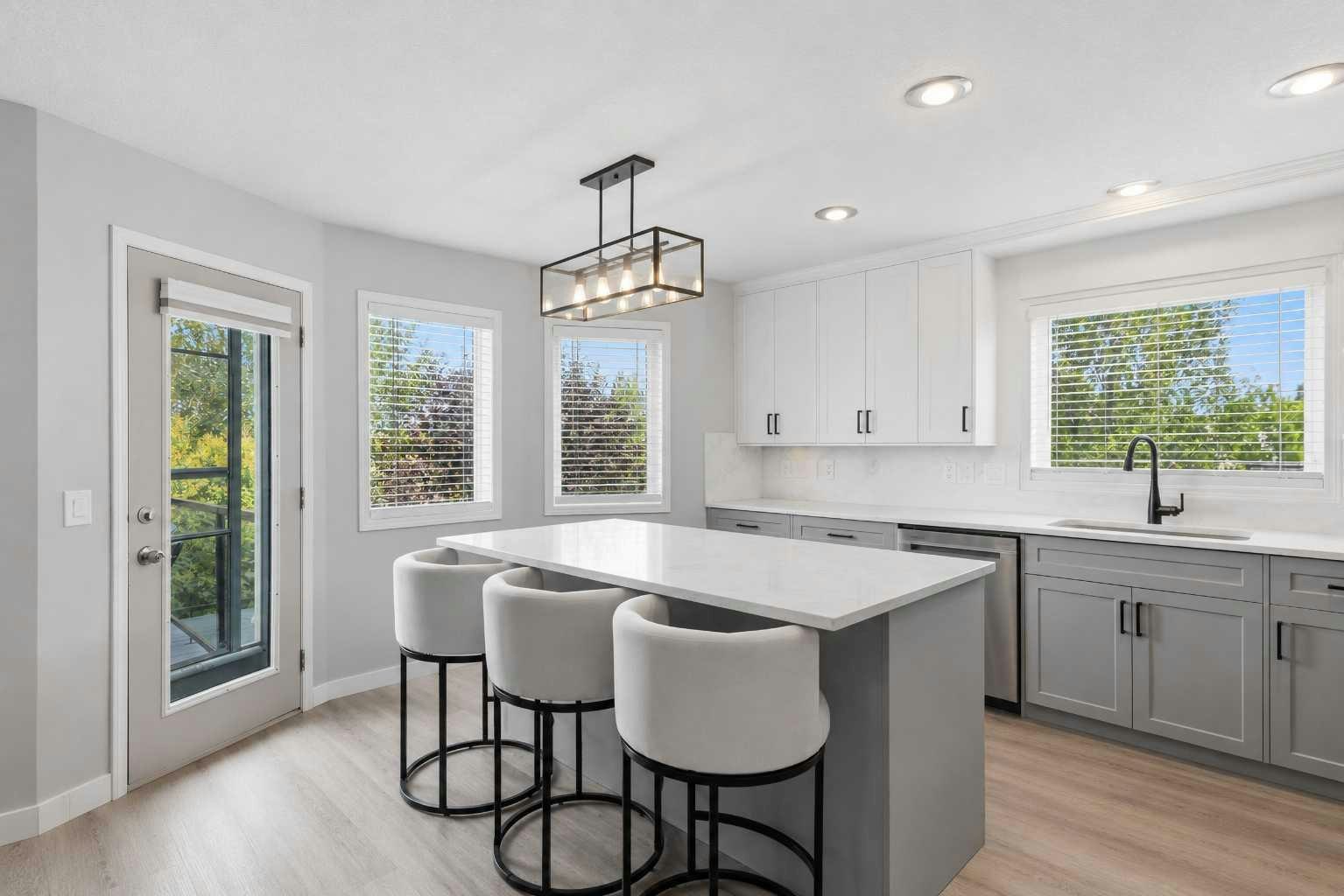122 Sceptre Close NW, Calgary, AB, T3L 1Y2