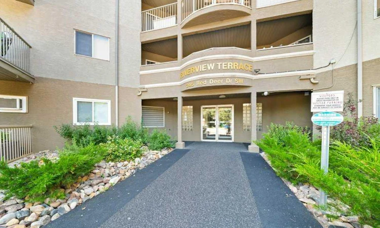 202-245 Red Deer Drive SW