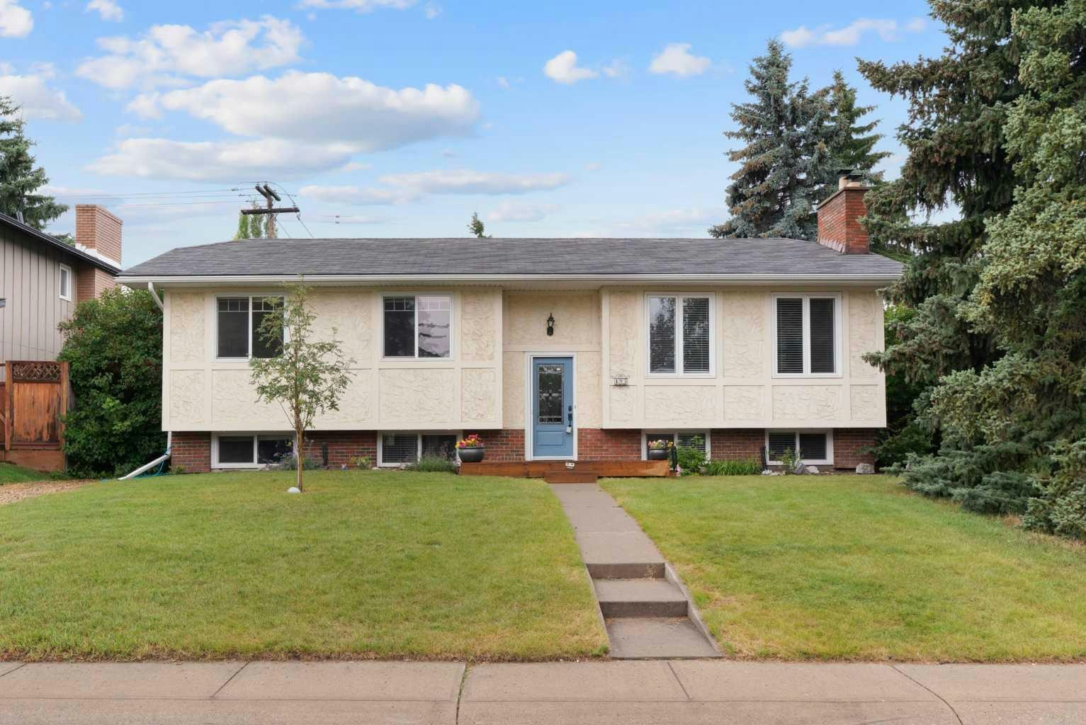 195 Lake Wapta Rise SE, Calgary, AB, T2J 2N4