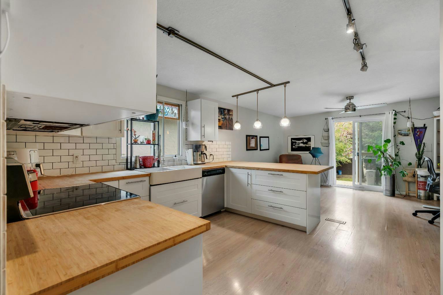 431 37 Street SW, Calgary, AB, T3C 1R7