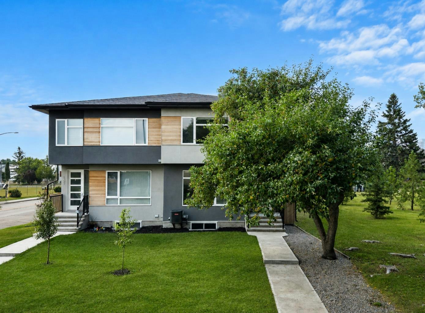 637 14 Avenue NE, Calgary, AB, T2E 1G1