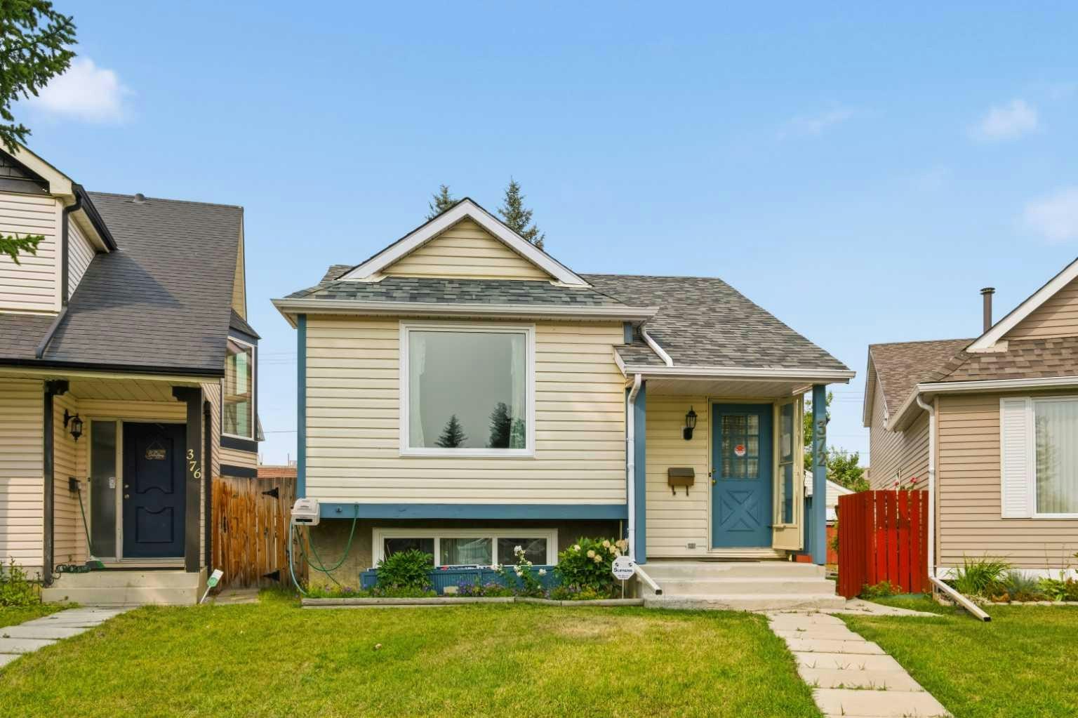 372 Woodfield Place SW, Calgary, AB, T2W 3Y1