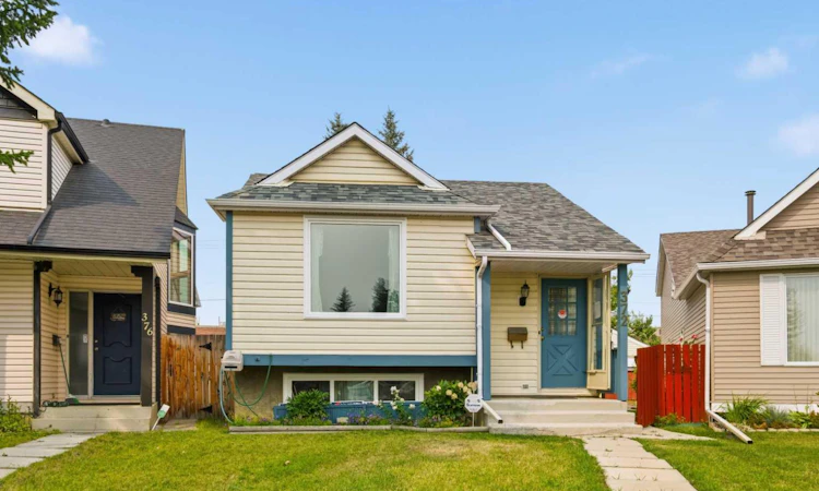372 Woodfield Place SW