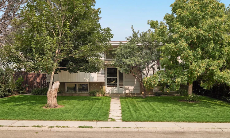 23 Nebraska Road W