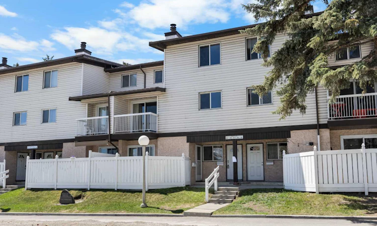 57-3705 Fonda Way SE
