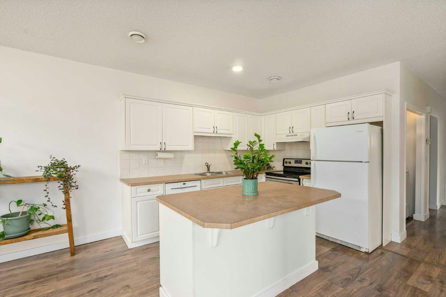 2-116 First Street, Cochrane, AB, T4C 1Z3