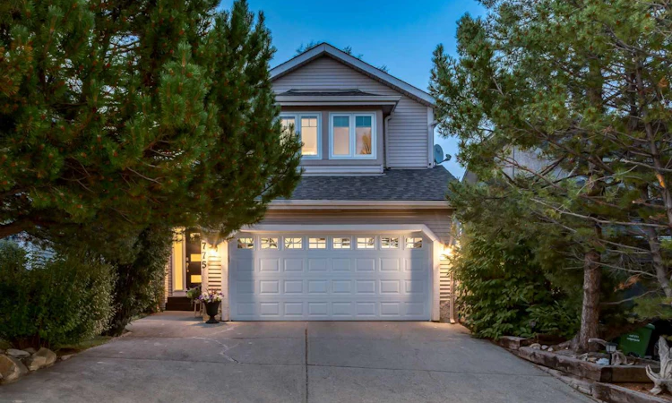 775 Strathcona Drive SW
