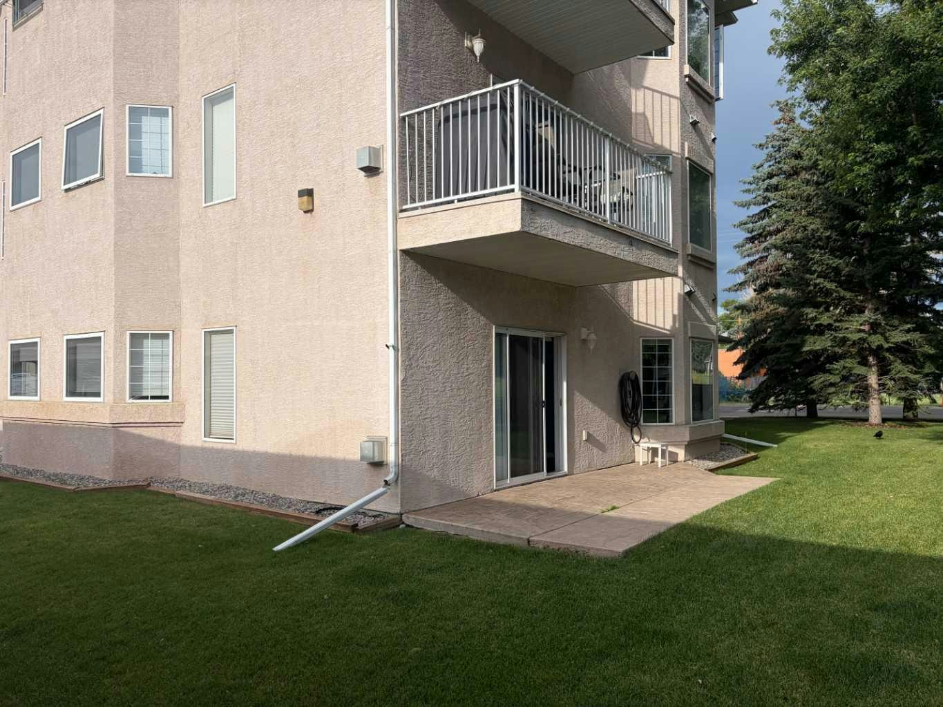 101-7 Lineham Avenue, Okotoks, AB, T1S 1Z3